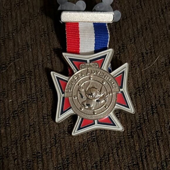 Event Credential Medal - Cast Member is a Limited Edition (LE) 50 pin - Picture 4 of 4